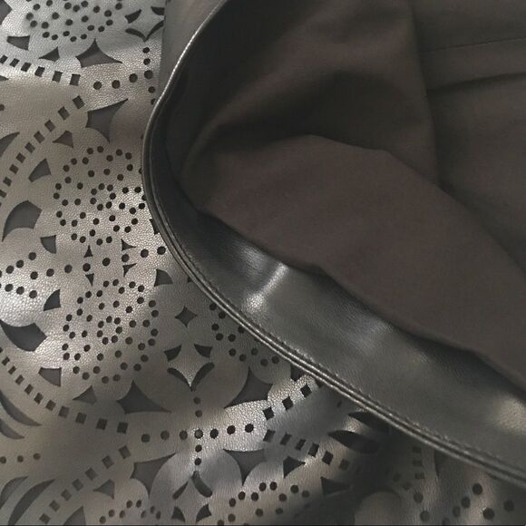 Forever 21 Black Embossed Faux Leather Skirt - Picture 4 of 10